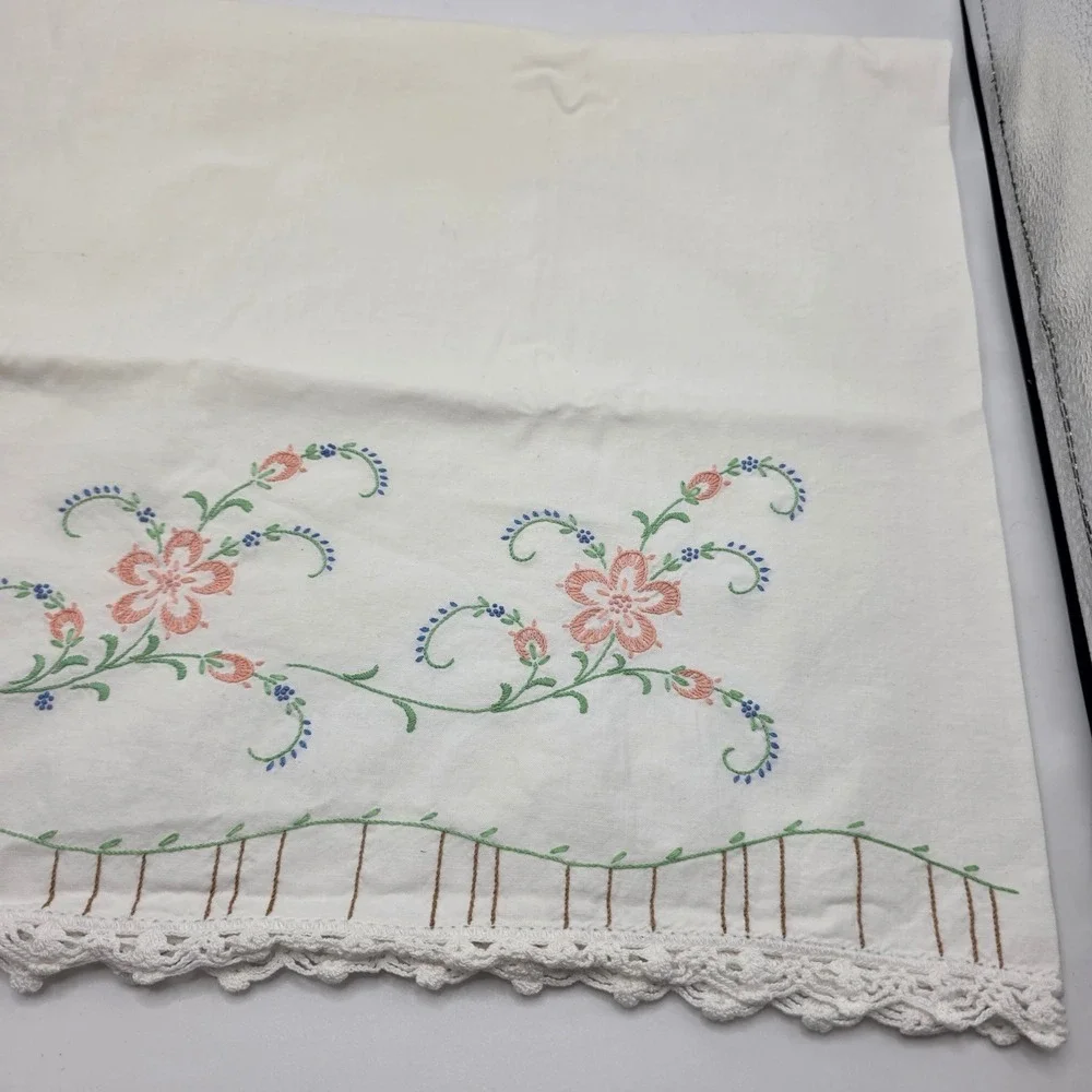 Vintage Embroidered Pillowcase Floral Cottagecore Lace Trim Shabby‎ Chic